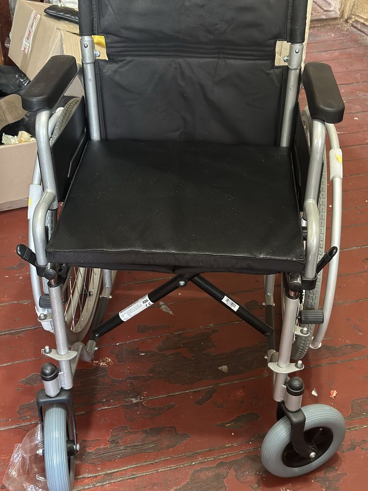 Продам инвалидную коляску новую
