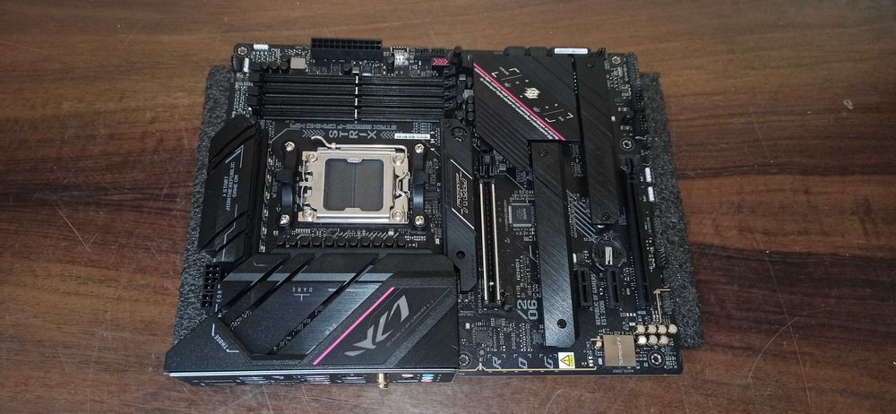 Системная плата AM5 Asus ROG STRIX B650E-F Gaming Wi-Fi  под ремонт