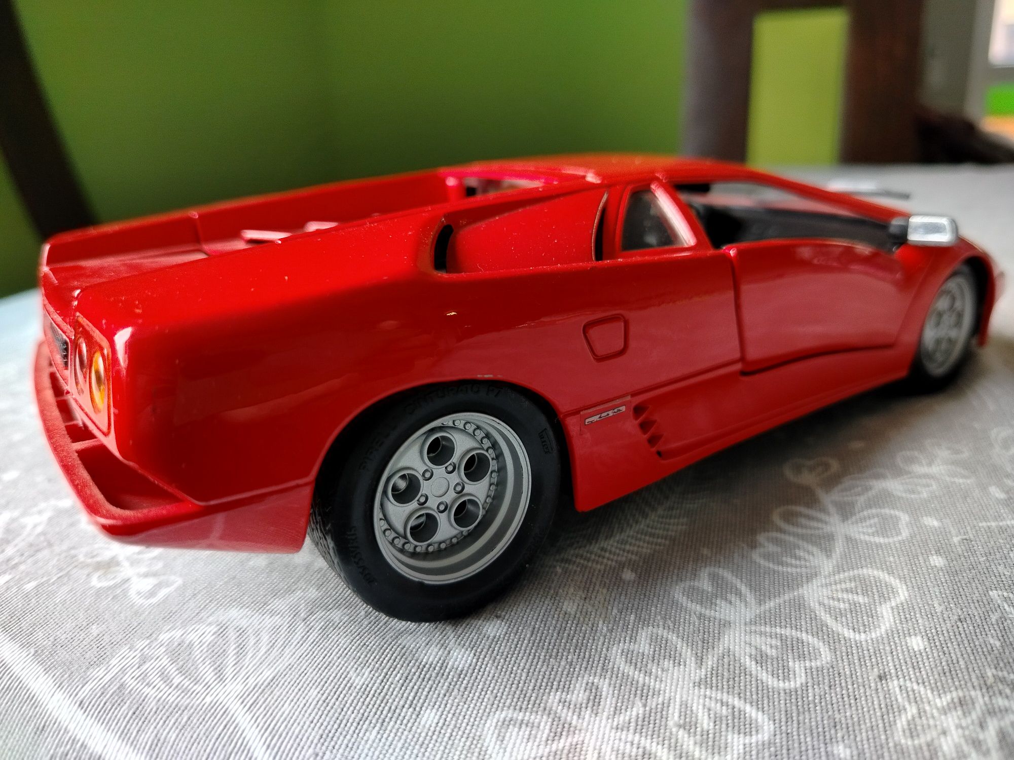 Model auta Lamborghini 1:18