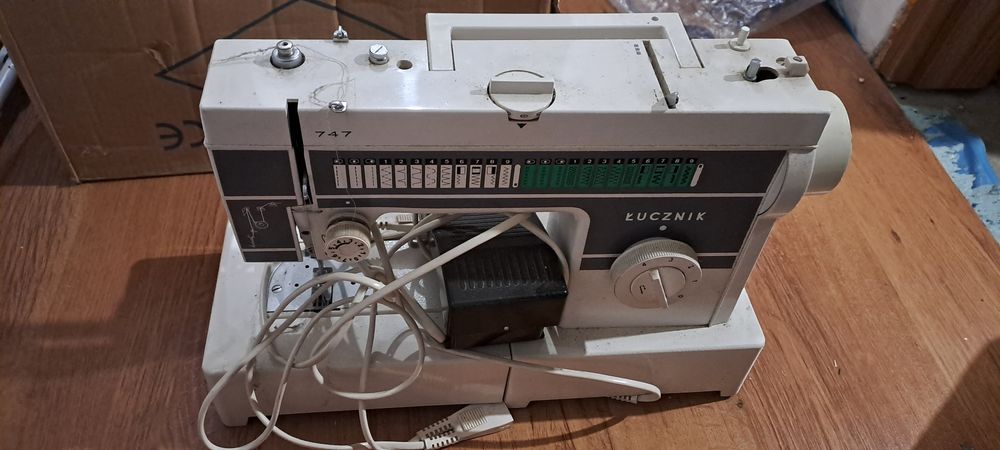 Maszyna Łucznicy 747 stan bardzo dobry + pokrowiec