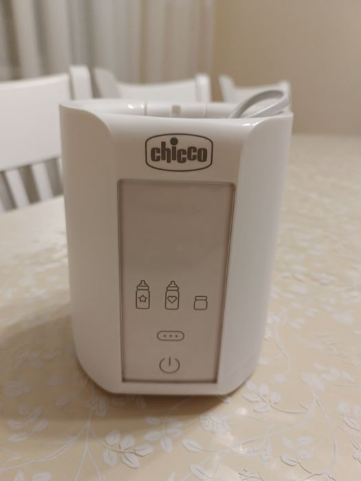 Підігрівач пляшечок Chicco.