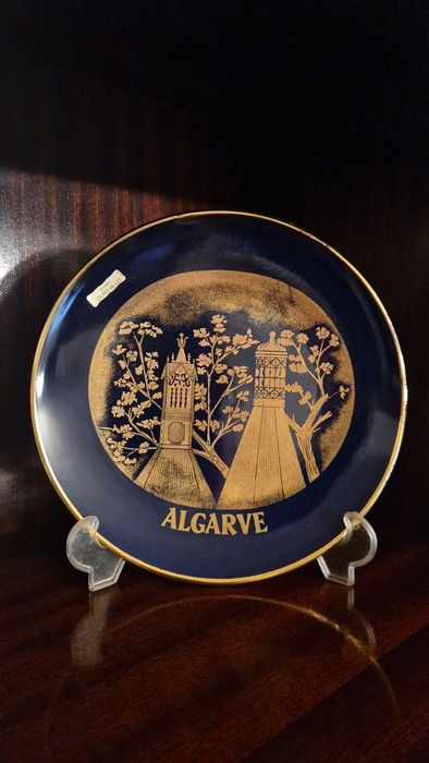 Prato pintado à mão com ouro de lei