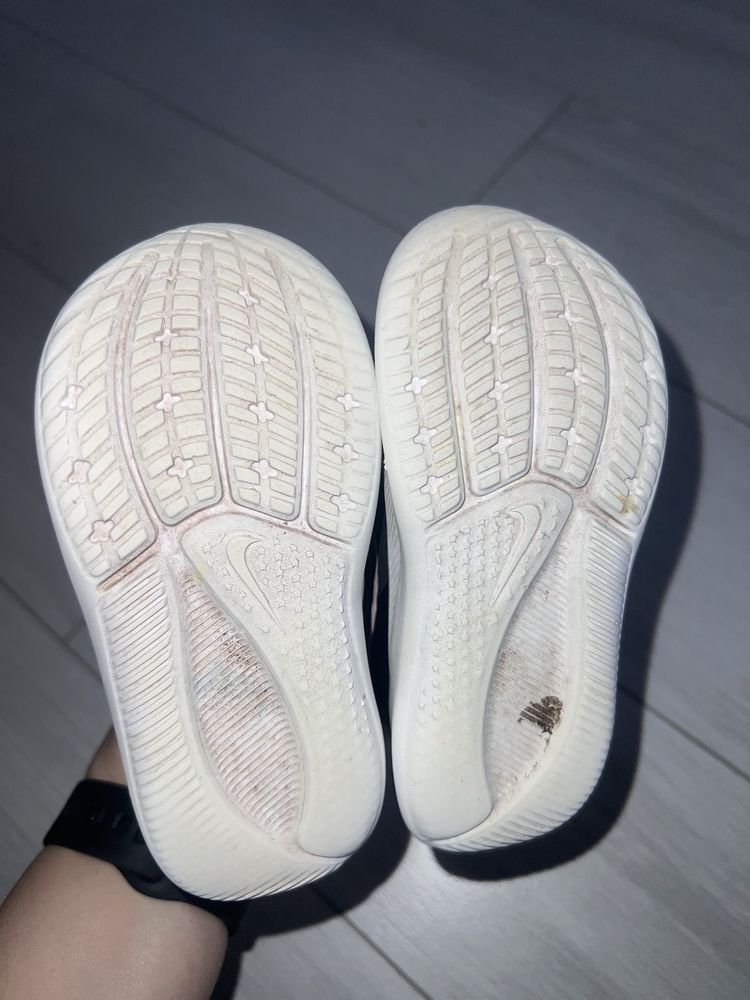 Кросівки для дівчинки Nike