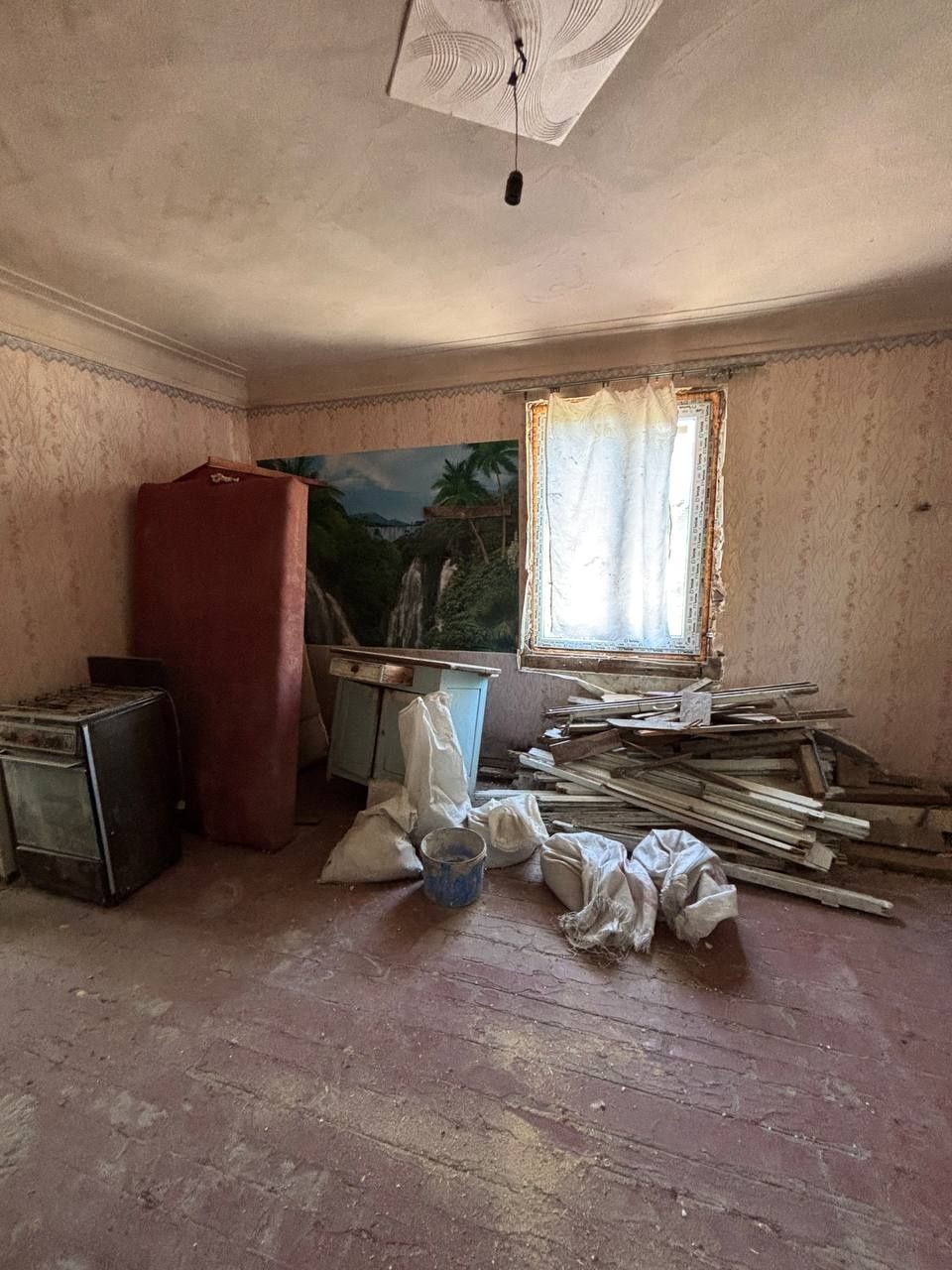 Продается 2комнатная, под ремонт Славянск