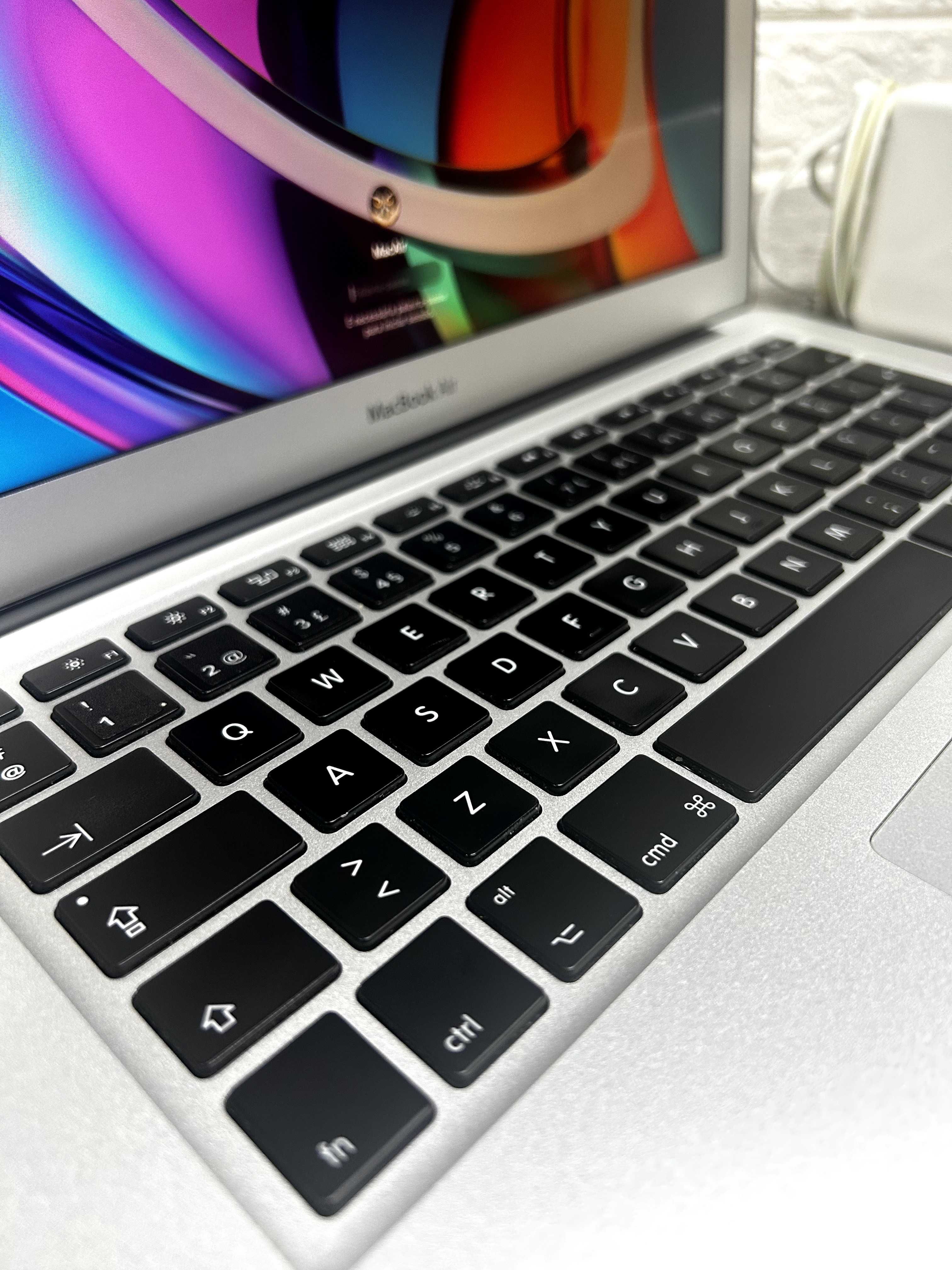 Apple Macbook Air 13 Core i5 8Gb MAC OS SONOMA