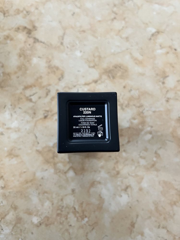 Podkład Huda Beauty Fauxfilter Luminous Matte Custard 220N
