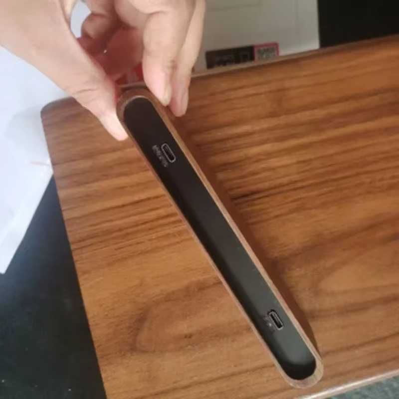 Elegancka Stacja Dokująca USB z Drzewa Orzechowego