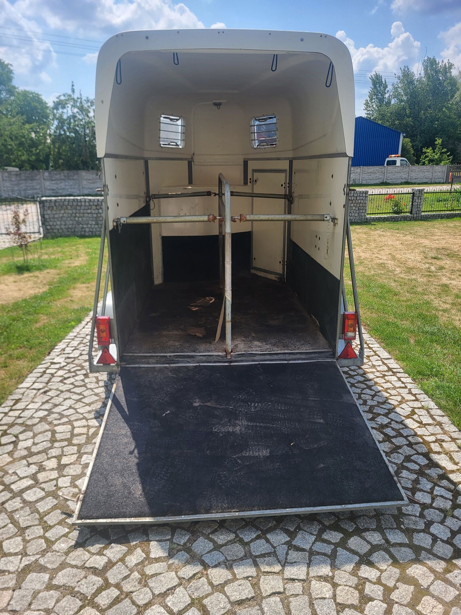 Przyczepa do przewozu koni konia zwierząt dmc 1300kg kategoria B