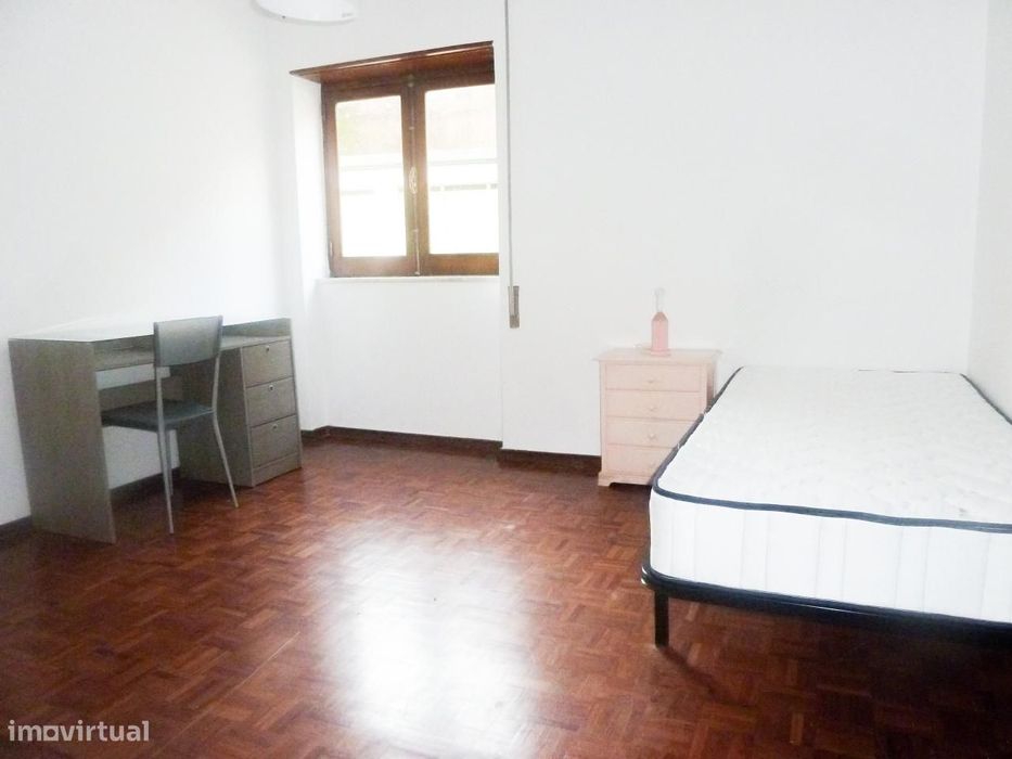 Quarto junto à Rua do Brasil