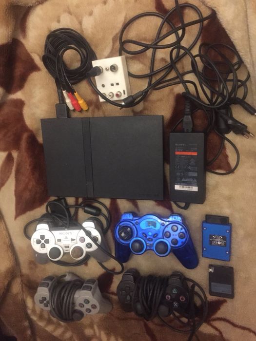 Приставка Sony PlayStation-2 и 4 джойстика
