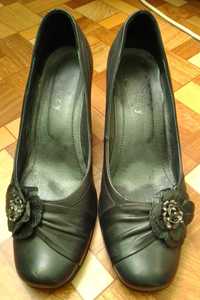 Продам шкіряні жіночі туфлі