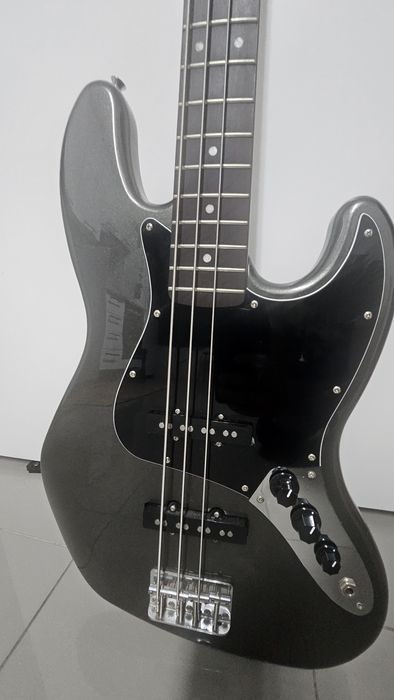 Fender Squier Affinity Series Jazz Bass Laurel Fingerboard