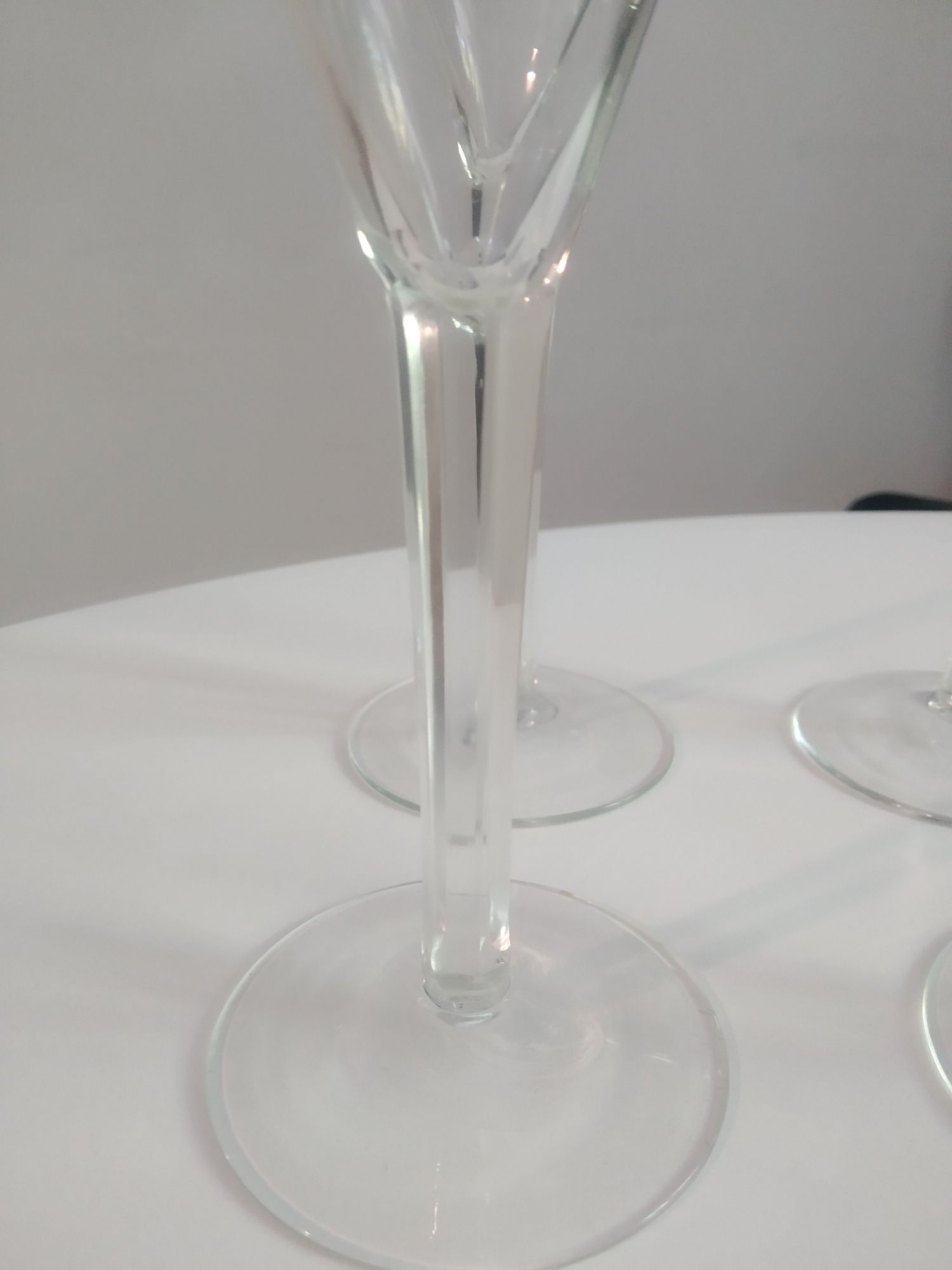 4 kieliszki do martini, drinków, szampana