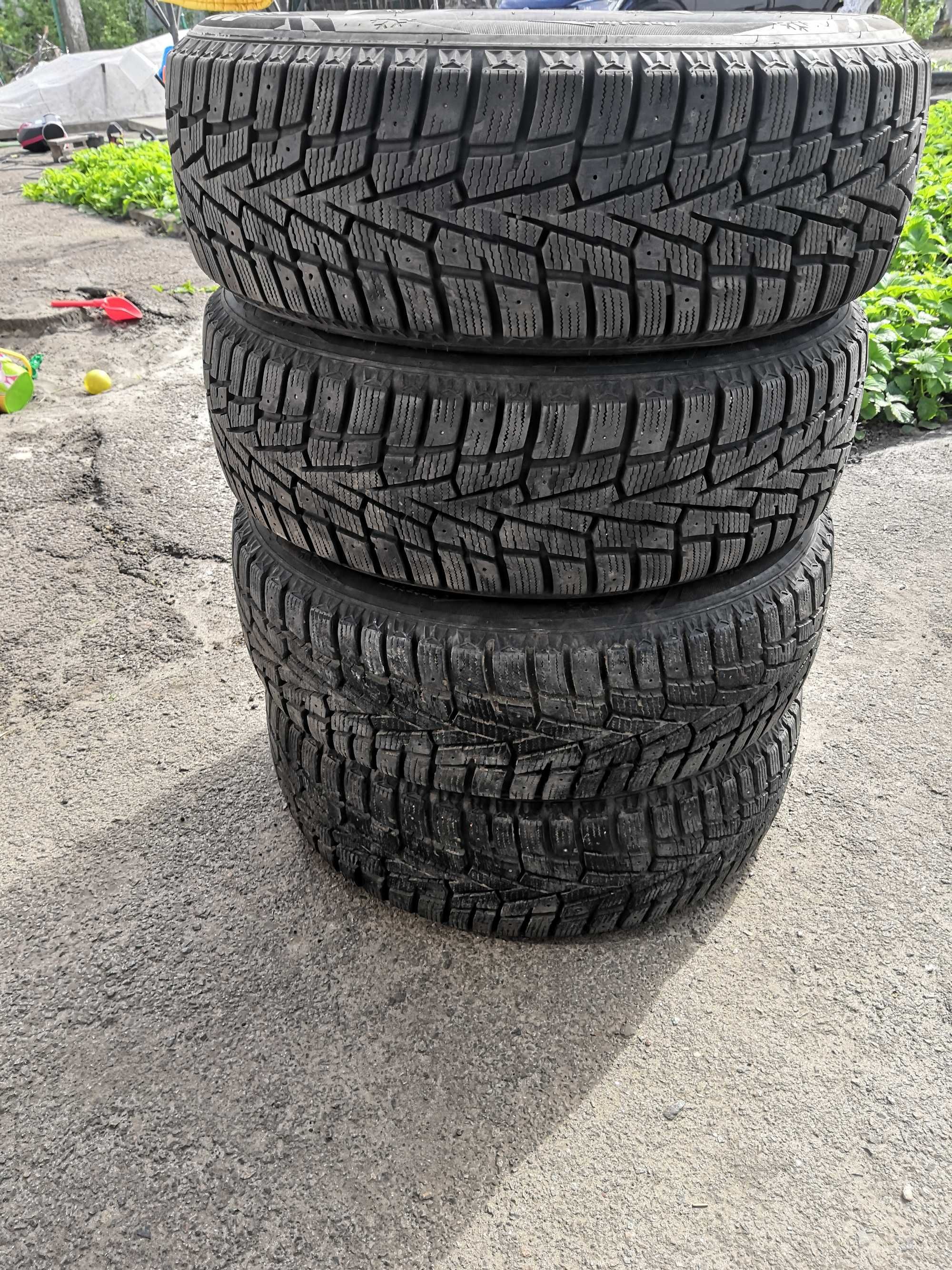 Шини Roadstone 205/60 R16 92T