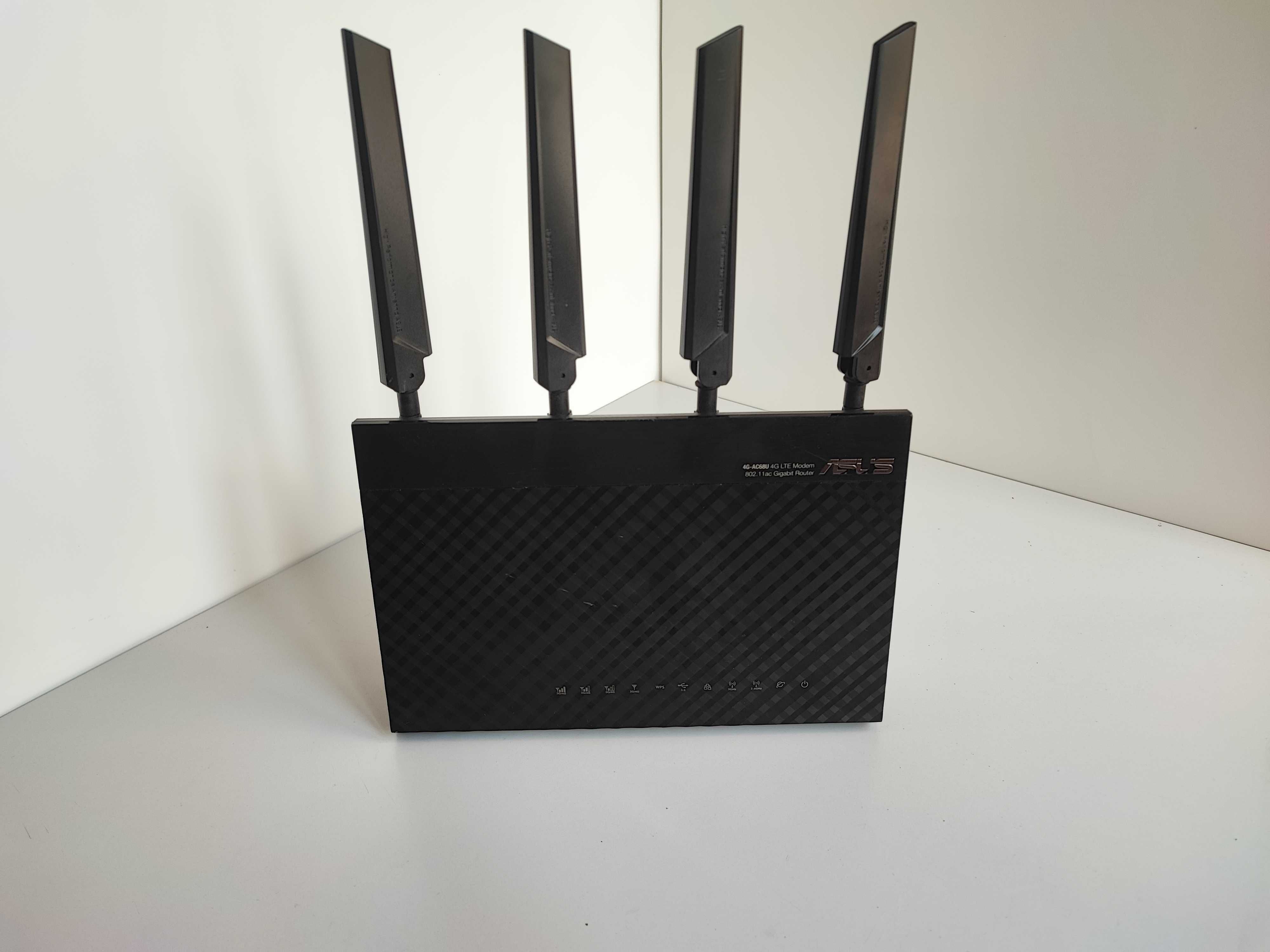 Бездротовий маршрутизатор (роутер) ASUS 4G-AC68U
