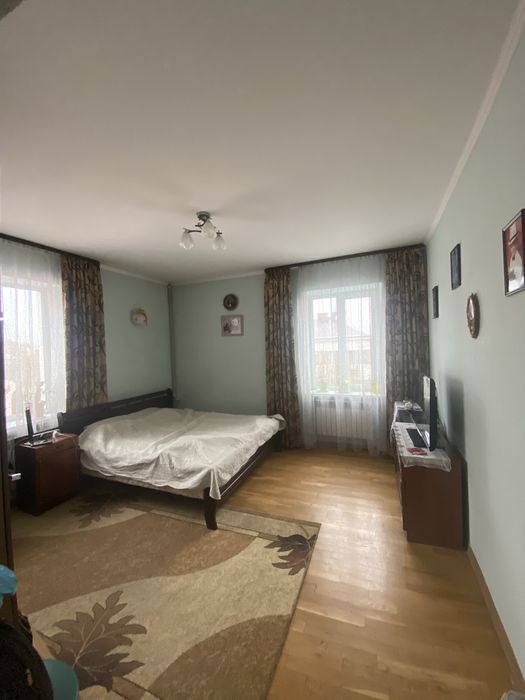 Продається 3х-кімнатна "сталінка".