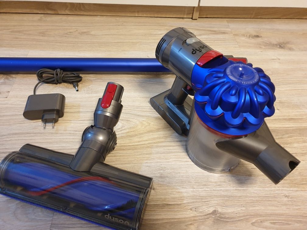 Odkurzacz Dyson v7 bezprzewodowy pionowy ładny