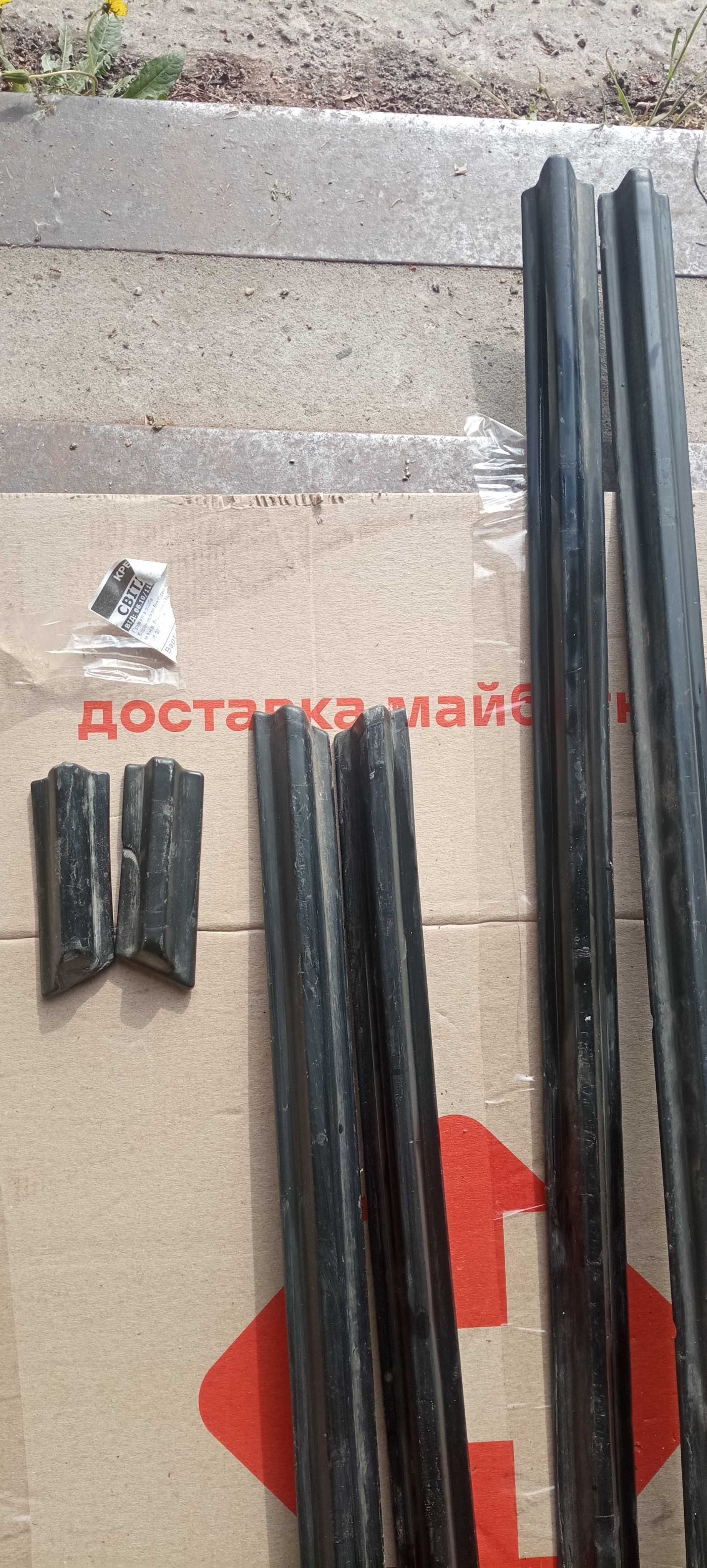 Продам комплект вузьких молдінгів на Гольф 2 5ти дверний