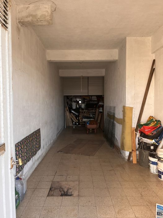 Garagem Independente com 37 m² - Arrecadação e Casa de Banho