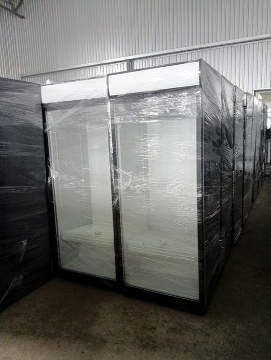 Холодильник для напоїв вітринного типу після реставрації