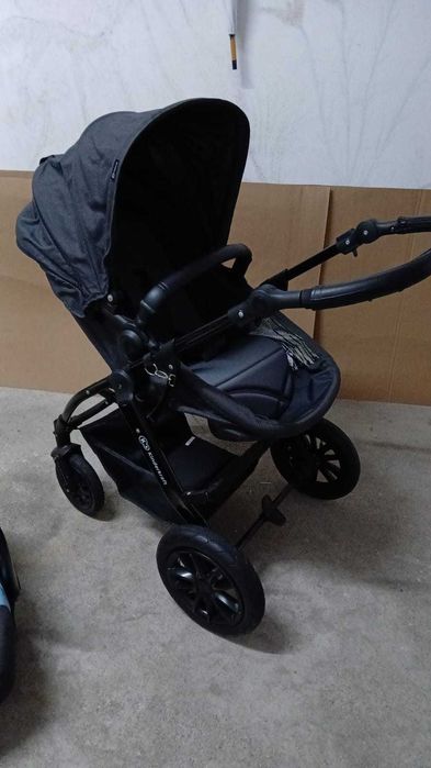 Carro de bebé com ovo e alcofa para venda com pouco uso..