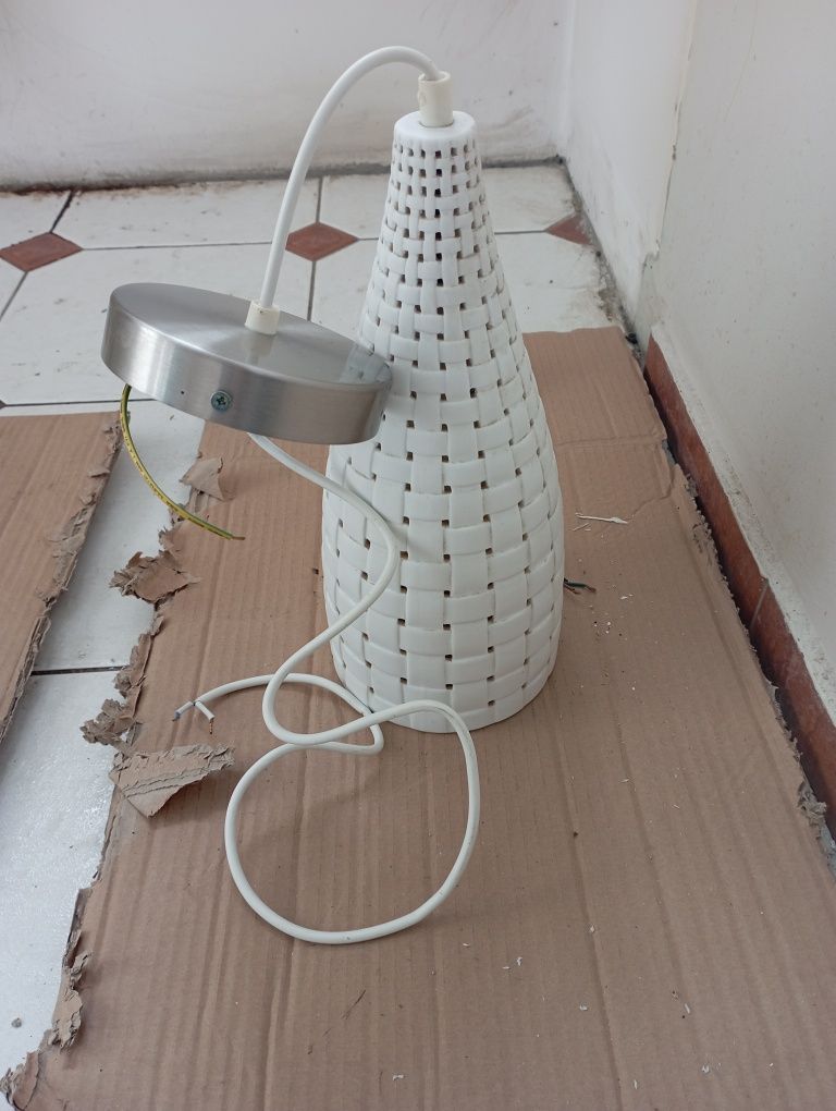 Lampa sufitowa biała