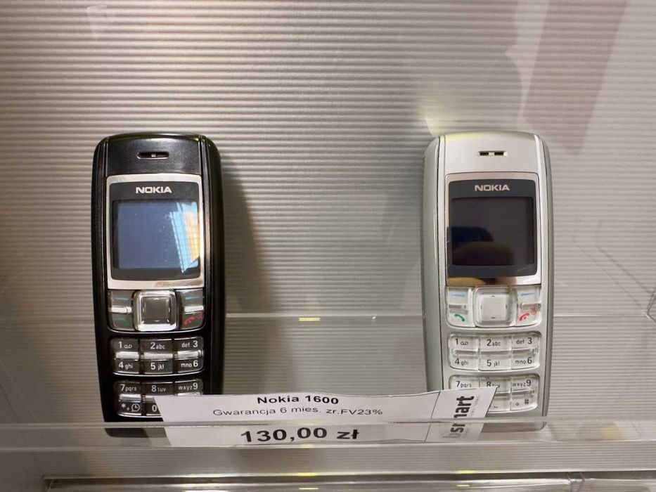 Stare telefony Nokia 3310, 6230i, 6303, C5-00, 1600, Ericsson, Samsung