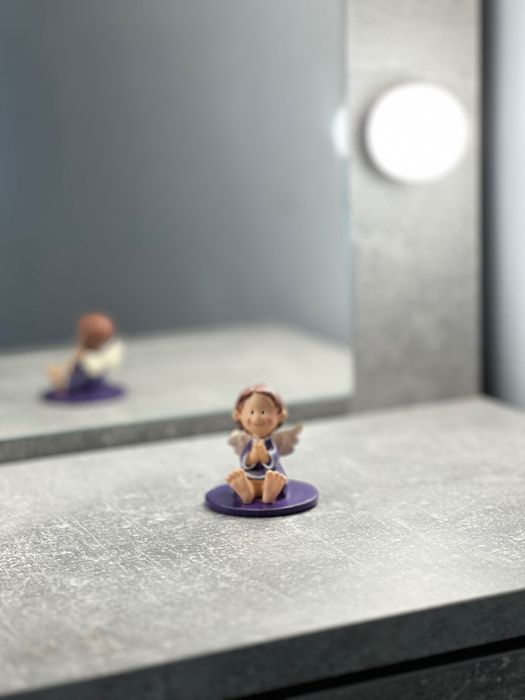 Figurka / figura anioł / aniołek fioletowy