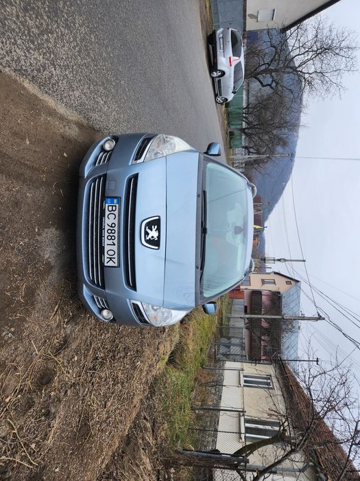 Продам Пежо 5008