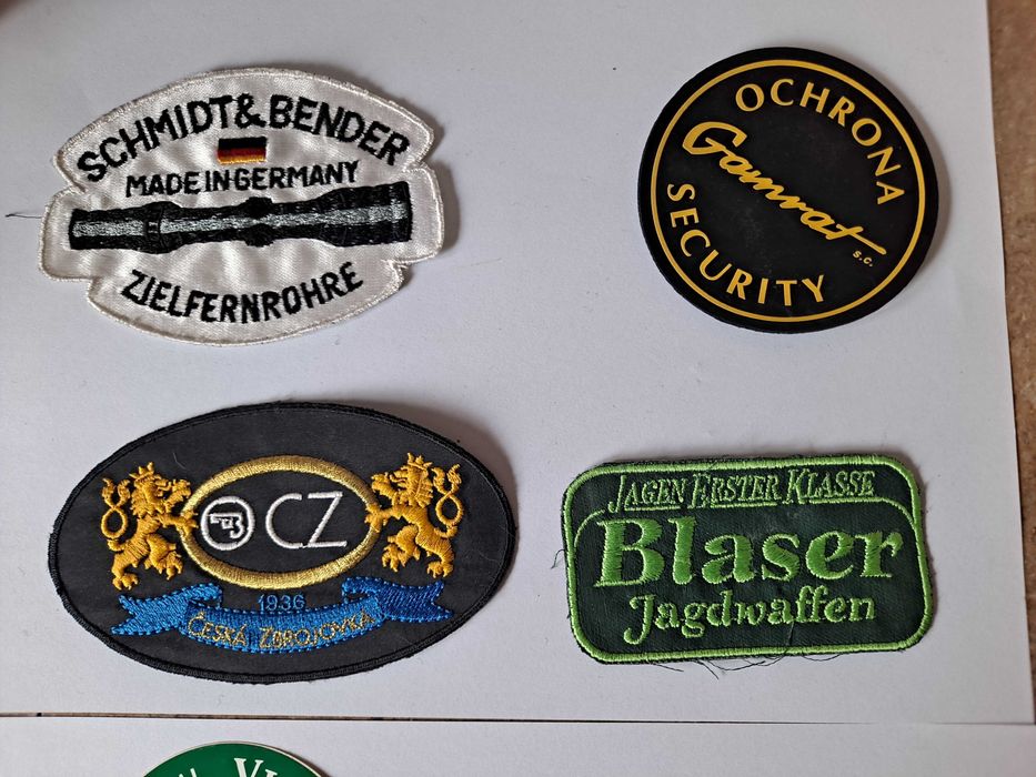Zestaw odznak, naszywek naklejek: strzelectwo, broń , militaria.