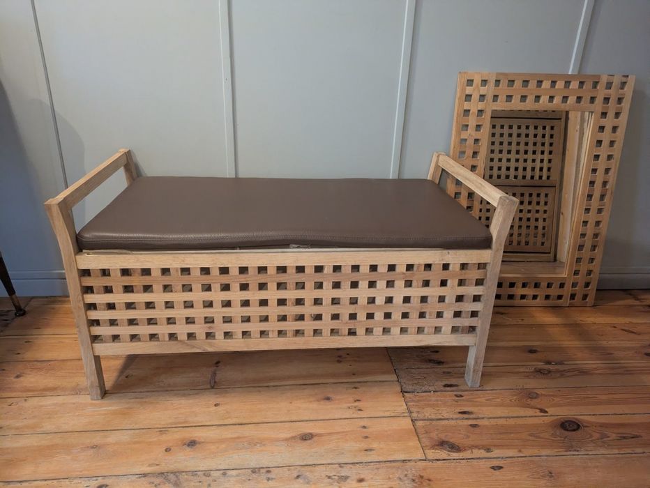 Drewniana skrzynia ławka do siedzenie, pojemnik.