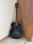 Guitarra eletroacustica Ibanez.