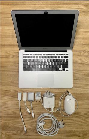 Macbook Air 13' 2017 stan bardzo dobry + zestaw akcesoriów