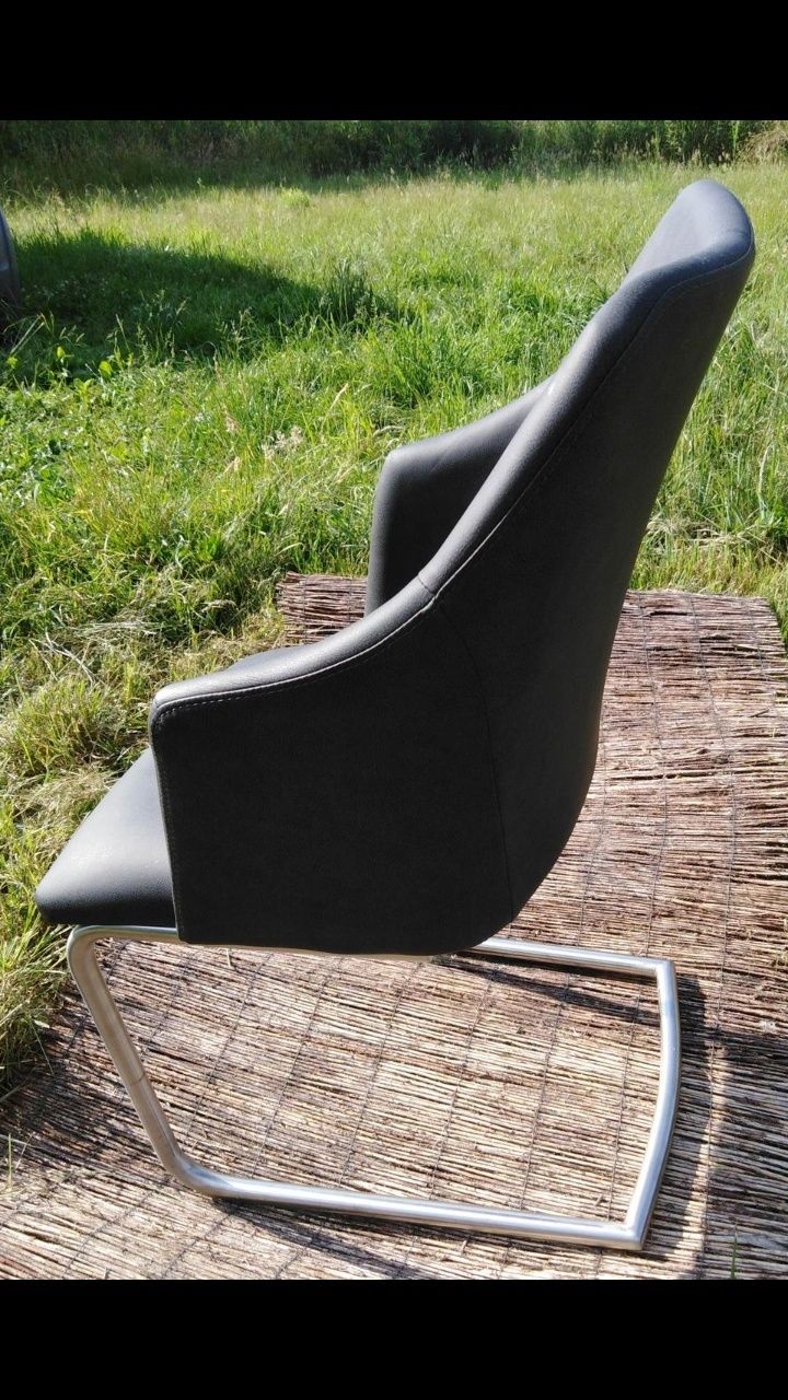 Krzesła na płozie MADITA B ekoskóra prod. GERMANY