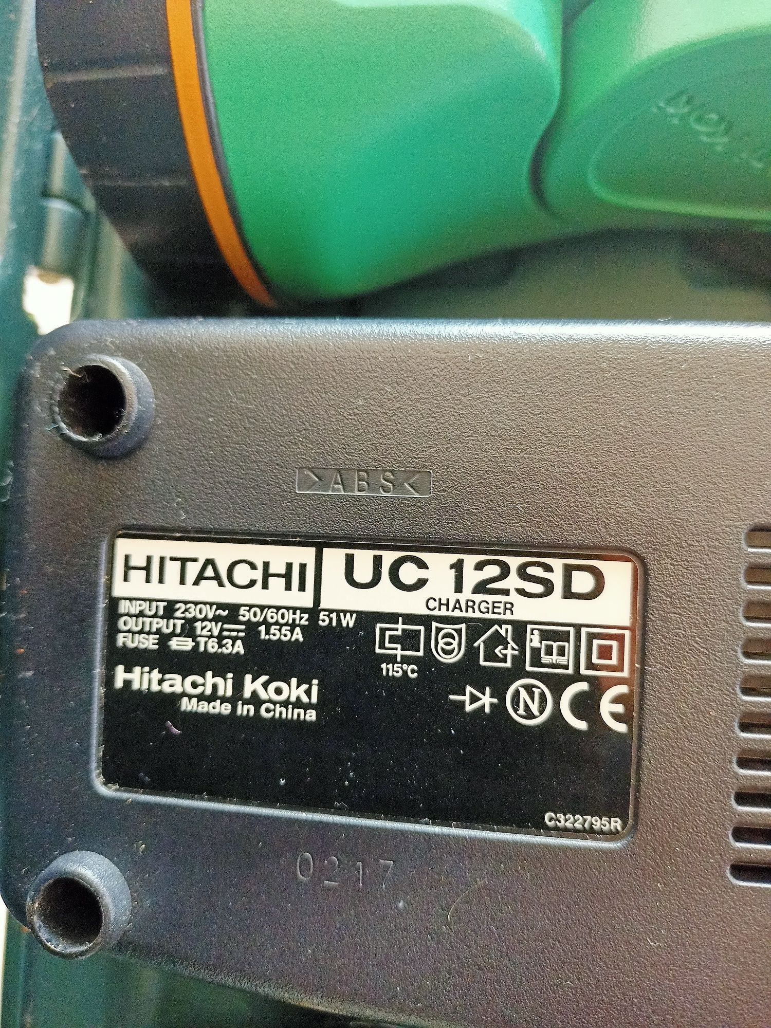 Wkrętarka akumulatorowa plus latarka Hitachi