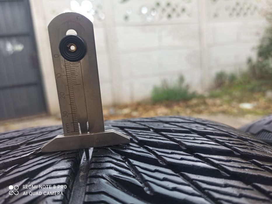 275 35  19 michelin