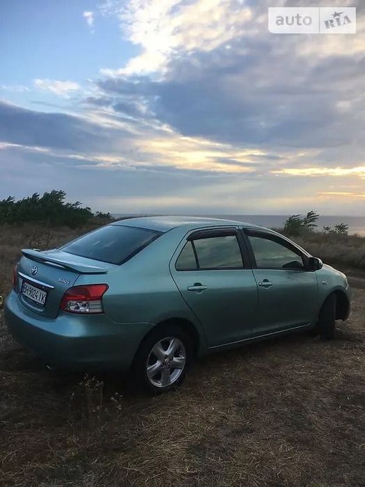 Тойота седан ярис 2007