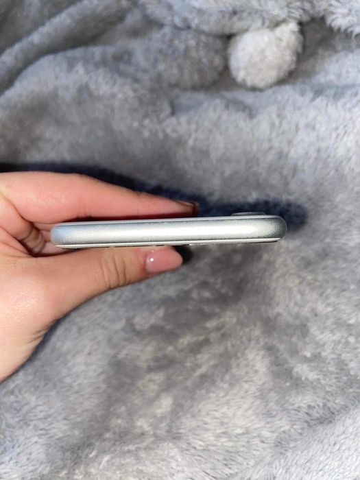 Silver iPhone 7 32GB