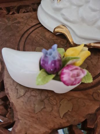 Porcelanowy bucik z tulipanem