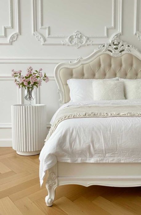 Szafka nocna ryflowana w kolorze białym