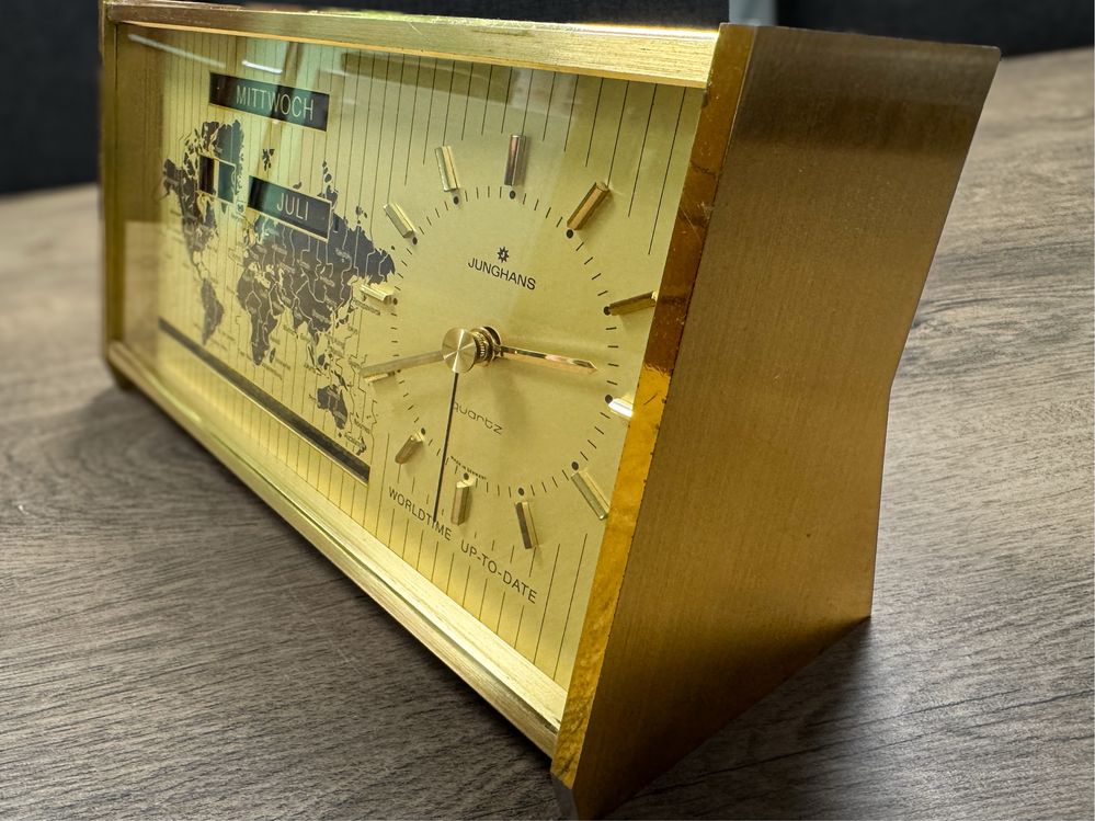 Zegar gabinetowy Junghans WORLDTIME UP-TO-DATE
