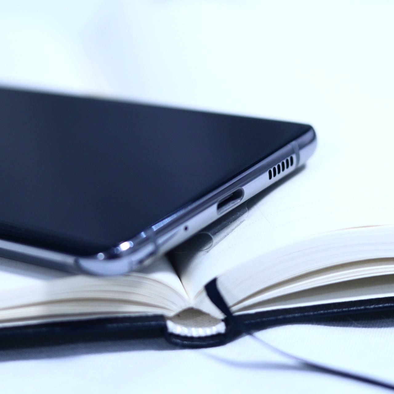 Телефон смартфон Samsung Galaxy s20+