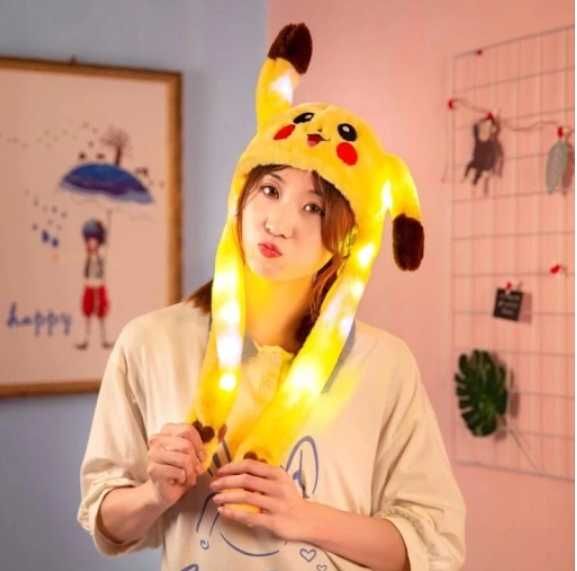 Pluszowa czapka z ruchomymi uszami Pikachu Pokemon, świecąca LED