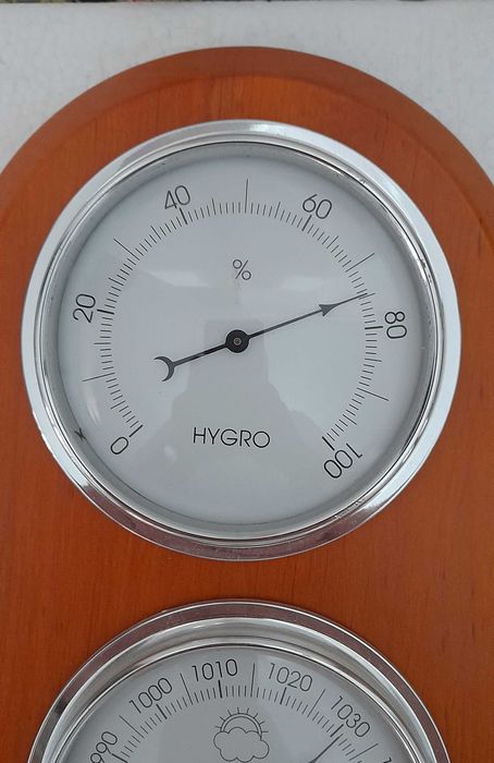 Барометр метеостанция