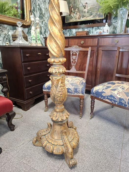 Tocheiro Antigo em Madeira. Oferecemos a entrega na zona de Lisboa.