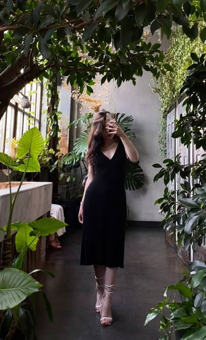 Чорна вечірня сукня