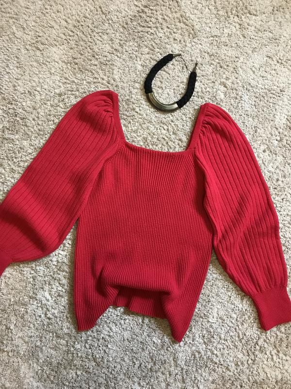 Червона кофта светр