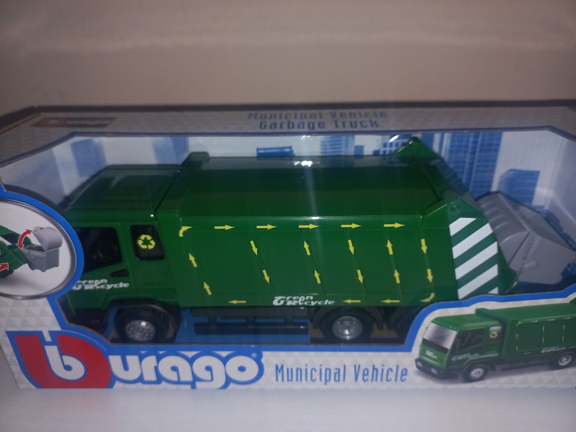 Bburago śmieciarka,w komplecie kosz na śmieci