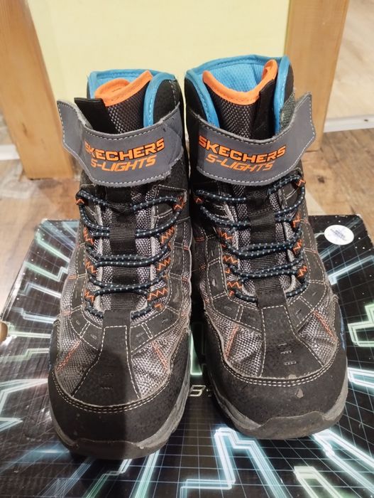 Дитячі демісезонні (зимові) черевики Skechers  в гарному стані