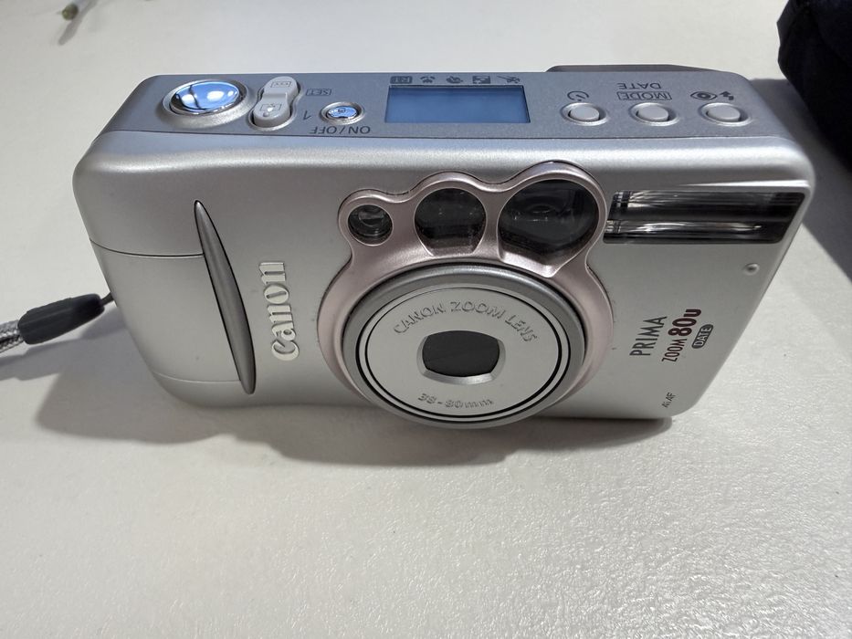 Zabytkowy aparat analogowy Canon Prima Zoom 80u